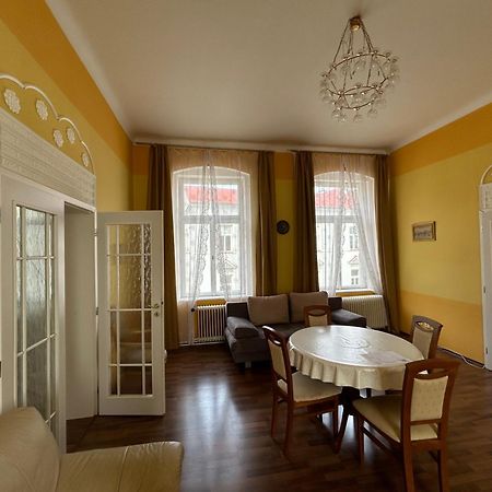 Schloss Ambras Mariánské Lázně Екстериор снимка